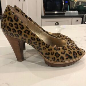 Sofft Ramona II Patent Leather Leopard Platform Peep Toe Heels Pumps Shoes 6.5